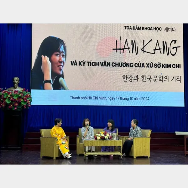 Han Kang: Từ nữ quyền đến vết thương chiến tranh