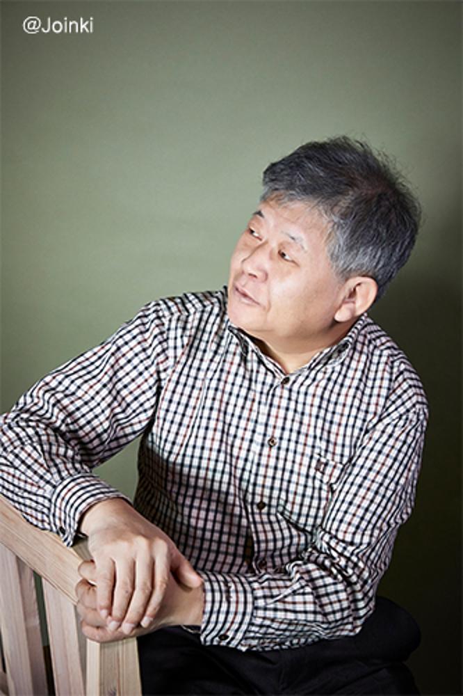 Interview with Kim Jeong-hwan: To Write and Reason outside “My Poetry”